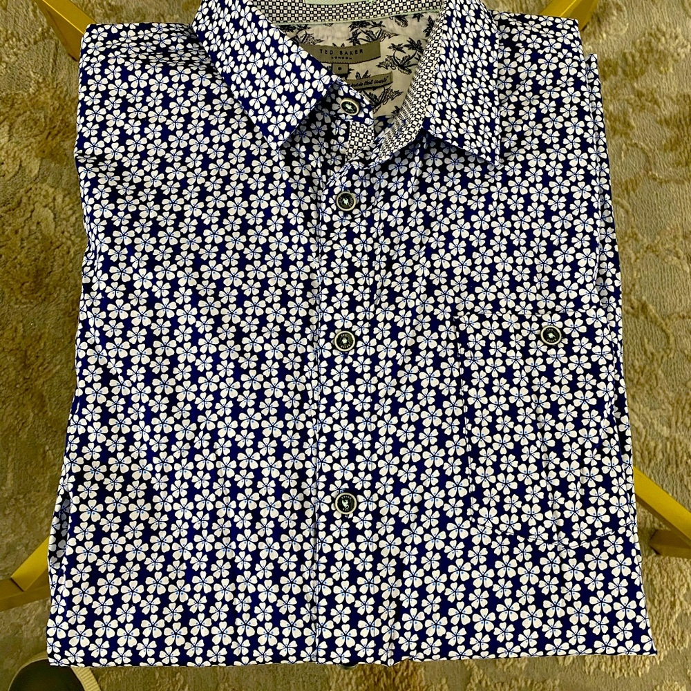Men’s Ted Baker London short sleeve button up shirt. Size XL. European size 6.
